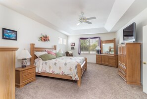 5 bedrooms, desk, iron/ironing board, travel cot - SEASONAL LOW RATES!!!Located in Disney's backyard- WITH PRIVATE POOL!!! (Clermont)