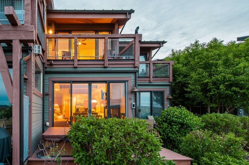 Perfect for Families – King Primary Suite, Bunk Room + Loft, 10 Mins to Skiing, Private Hot Tub