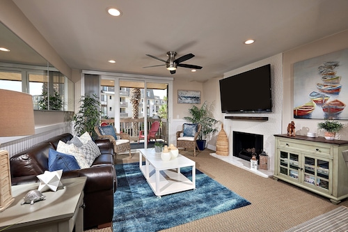 Newly Renovated, Walk to the Beach, Direct ocean view from Master and the Deck
