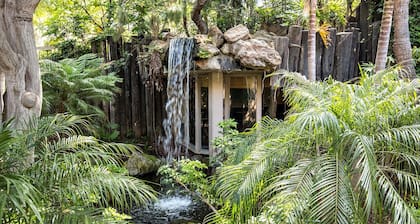 Newly Renovated, Walk to the Beach, Direct ocean view from Master and the Deck