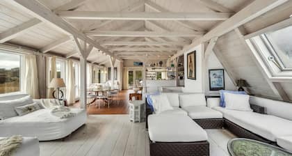 Rustic elegance in this modern farmhouse with private pool, fantastic...