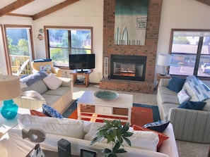 Smart TV, fireplace, DVD player, books - Steps to beach/Ocean view/bright & modern in Duck/ pool & tennis in Sanderling (Duck)