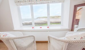 6 bedrooms, travel cot, WiFi, bed sheets - Stables & Breeze 6 Bedrooms / Sleeps 13 Sea Views (Braunton)