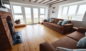 TV, DVD player, iPod dock - Stables & Breeze 6 Bedrooms / Sleeps 13 Sea Views (Braunton)