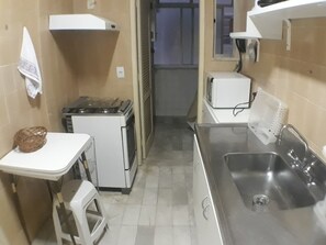 Apartamento (2 Bedrooms) | Cozinha privada | Geladeira, micro-ondas