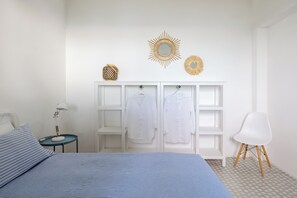 2 bedrooms, desk, iron/ironing board, travel cot