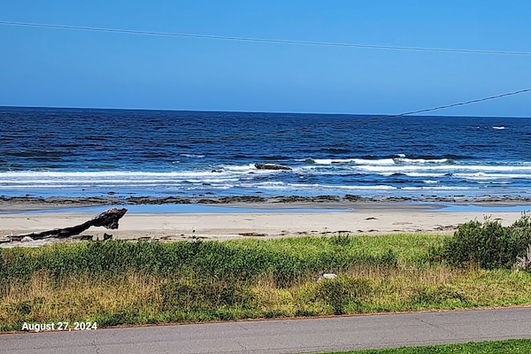 Pacific Ocean view. private beach across road.