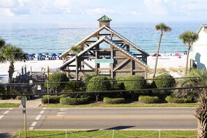 Una spiaggia nelle vicinanze