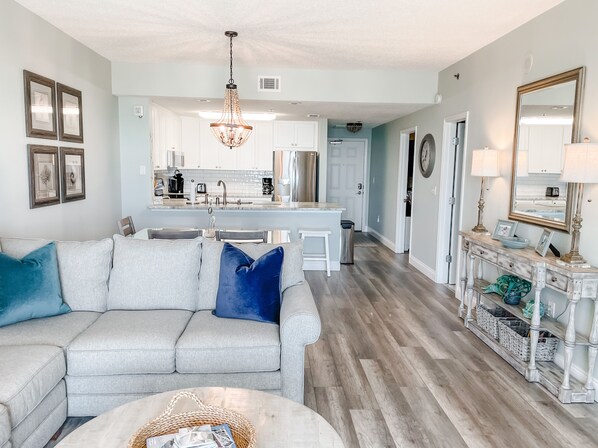 TV, DVD player - *FREE CHAIRS & UMBRELLA MARCH-OCTOBER* (Miramar Beach)