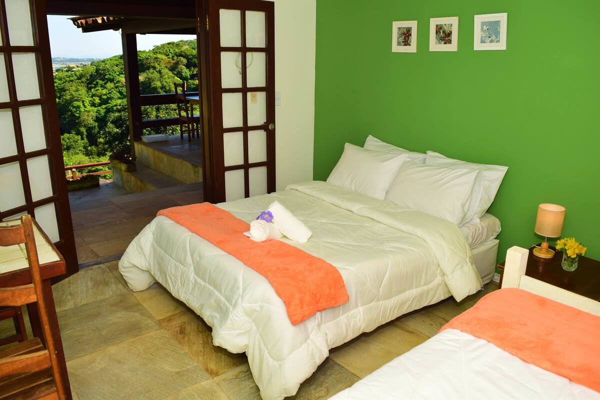 Vierbettzimmer (Praia João Fernandes) | Kostenloses WLAN, Bettwäsche