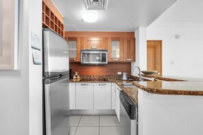 Fridge, microwave, stovetop, dishwasher