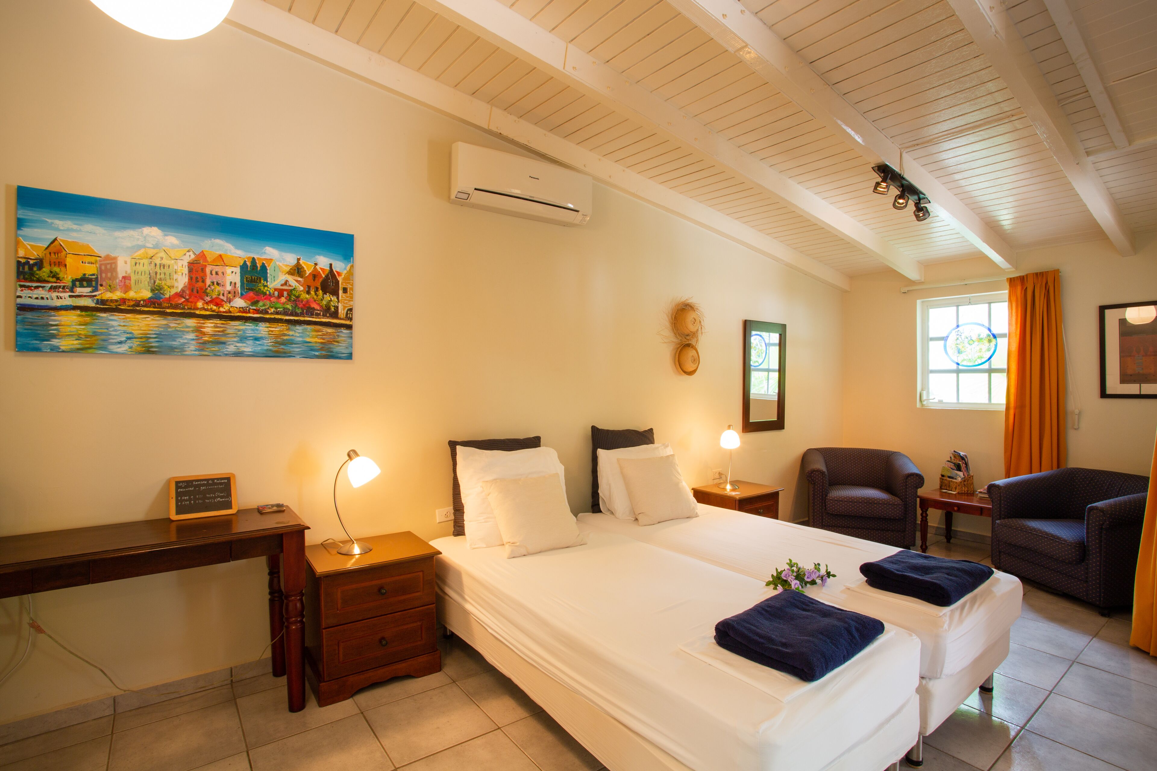 1 多间卧室、客房内保险箱、WiFi、床单