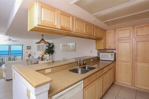 Fridge, microwave, stovetop, dishwasher