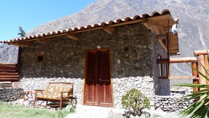 Room, 1 King Bed (Muna) | View from room - Casa Inka B&B (Ollantaytambo)