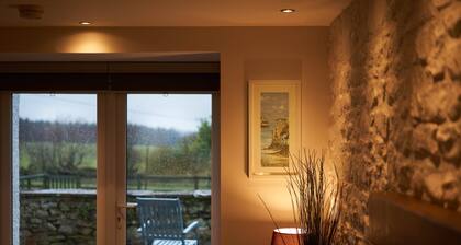 Stuc an t Sagairt Cottage, Loch Lomond