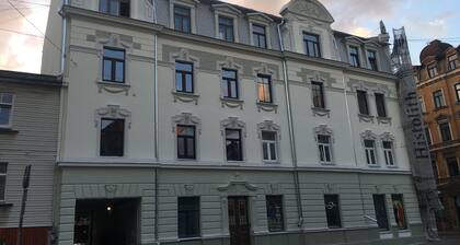 Sunrise Retreat in the Quiet Center — Bright, Stylish & Peaceful