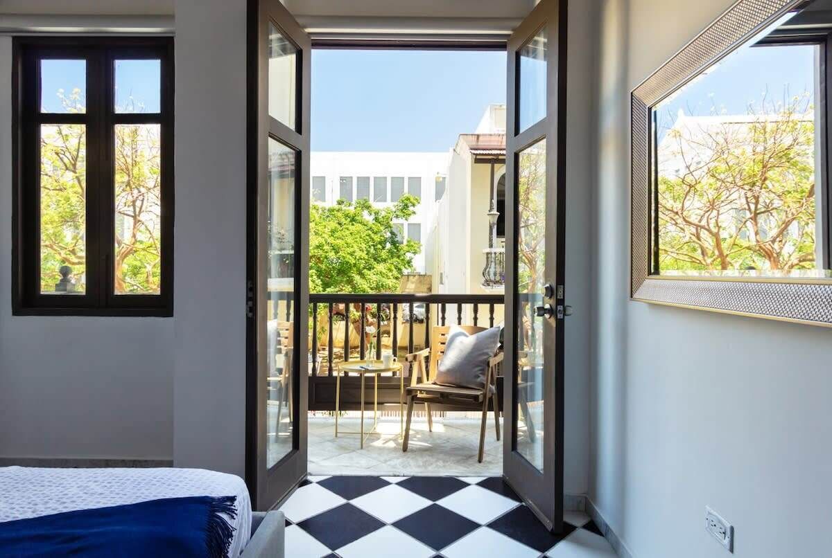 1 habitación, tabla de planchar con plancha, cuna de viaje y wifi 