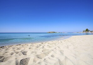 Chaise longue, serviettes de plage