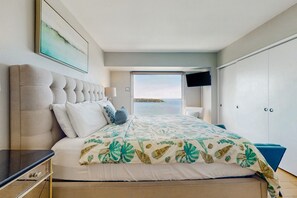 2 bedrooms, iron/ironing board, internet, bed sheets