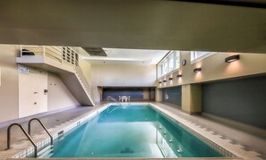 屋内プール、温水プール