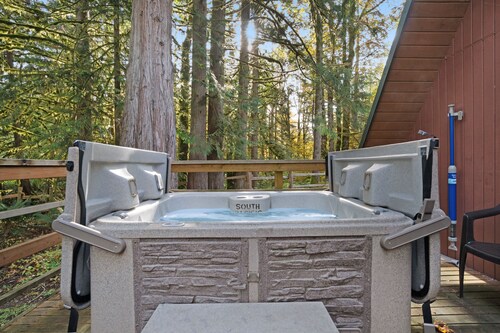 Belle cabine avec accès à la rivière, dispose d'un bain à remous privé!