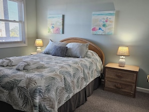 3 bedrooms, iron/ironing board, WiFi, bed sheets - "Drifting and Dreaming" (Kill Devil Hills)
