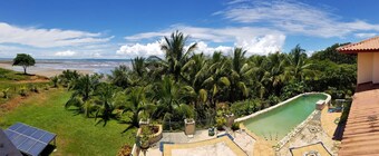 Magnificient Beachfront Estate House Tyynenmeren rannikolla