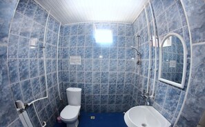 Economy Room | Bathroom | Towels