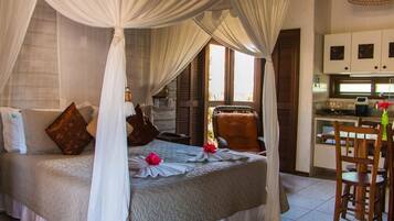 Suíte luxo | Escrivaninha, ferros/tábuas de passar roupa, berços grátis