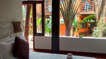Standard Suite | Desk, iron/ironing board, free cribs/infant beds, free WiFi