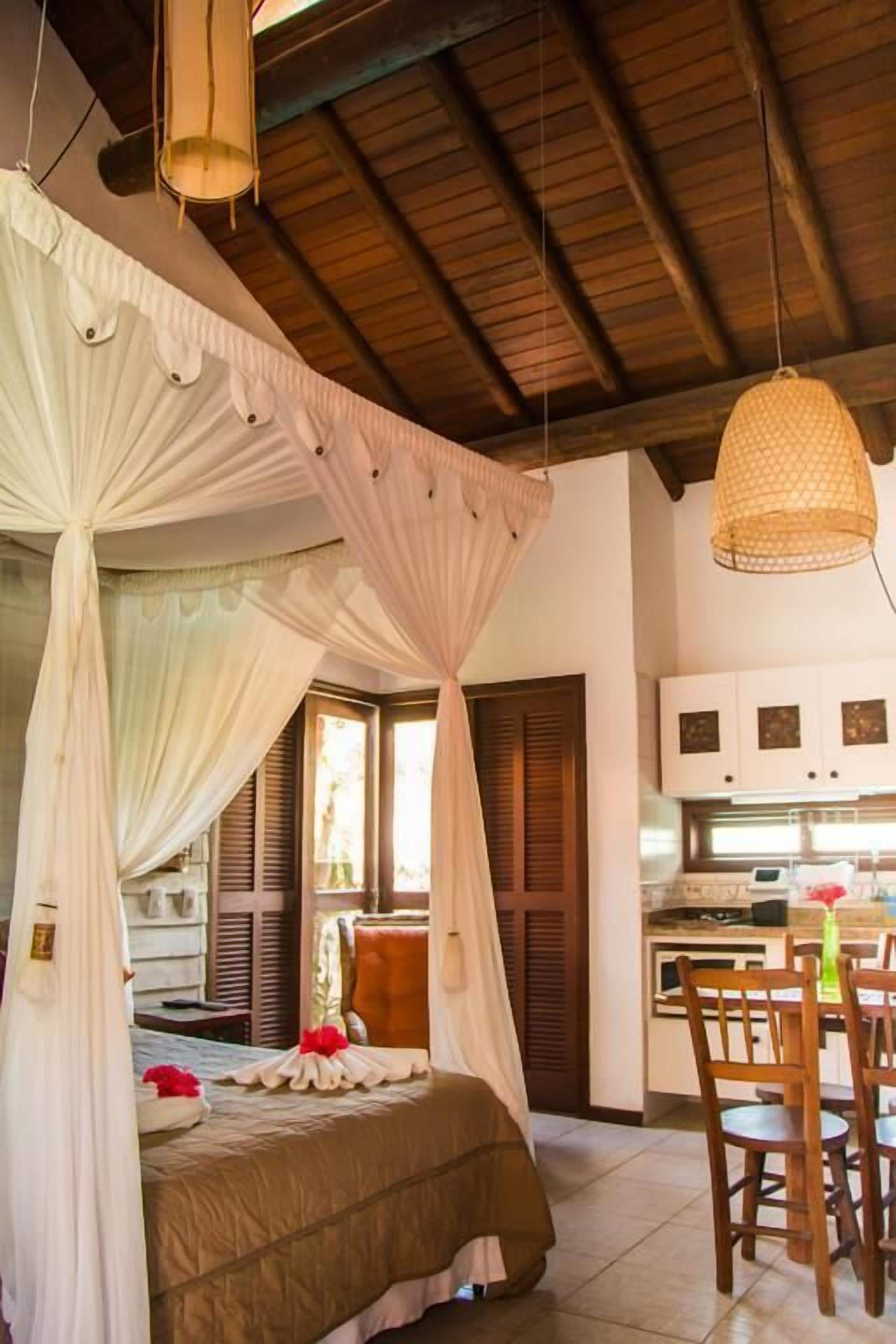 Deluxe Suite | Desk, iron/ironing board, free cribs/infant beds, free WiFi