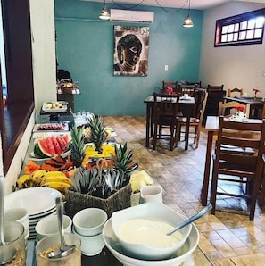 Café da manhã continental grátis todos os dias