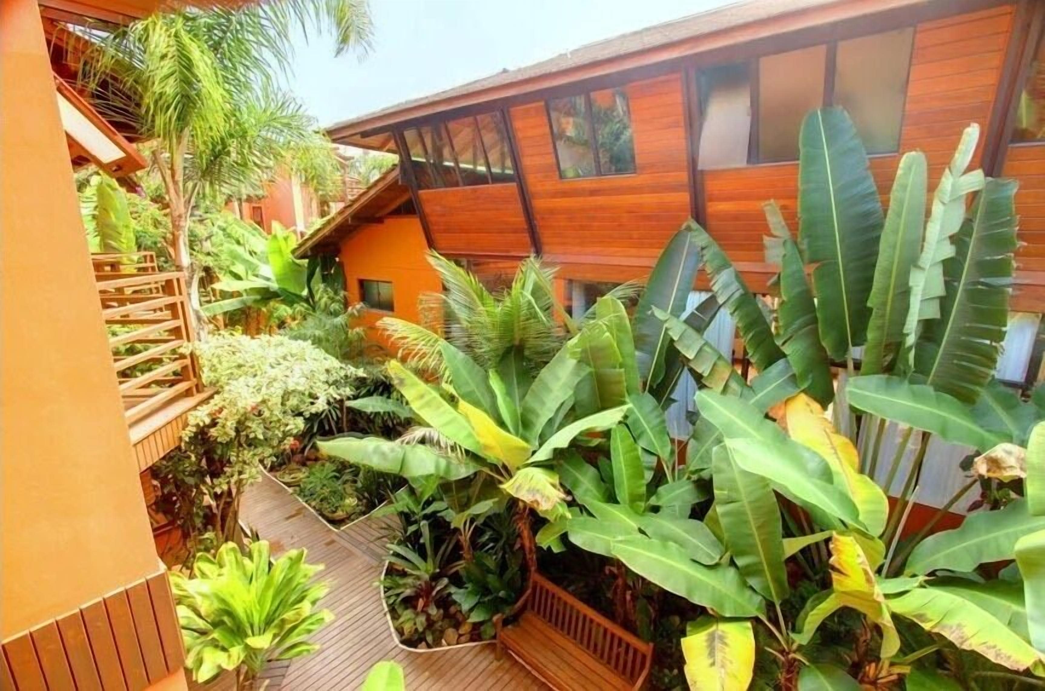 Escritorio, tabla de planchar con plancha y cunas gratuitas 