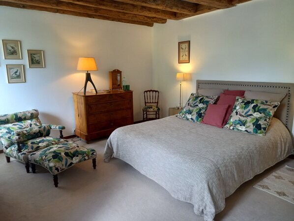 2 bedrooms, desk, iron/ironing board, travel crib