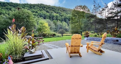 ⭐Actualizado y moderno con cama tamaño king, 2 acres, capacidad para 4