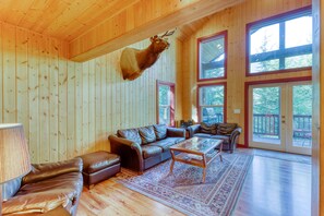 Interior - Hot Tub, Game Room, dog-friendly home w/ mountain views close to Ski Resorts (Skykomish)