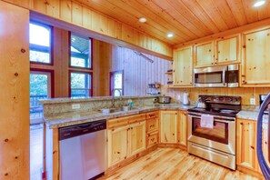 Fridge, microwave, oven, stovetop - Hot Tub, Game Room, dog-friendly home w/ mountain views close to Ski Resorts (Skykomish)