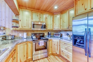 Refrigerador, microondas, horno, placa de cocina