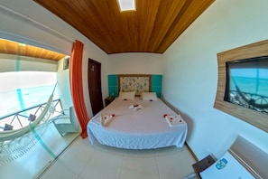 Suite Mar Casal | Salle de bain | Serviettes fournies, savon, shampooing, papier de toilette