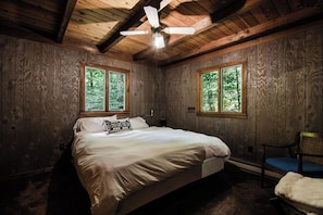 5 bedrooms, iron/ironing board, WiFi, bed sheets