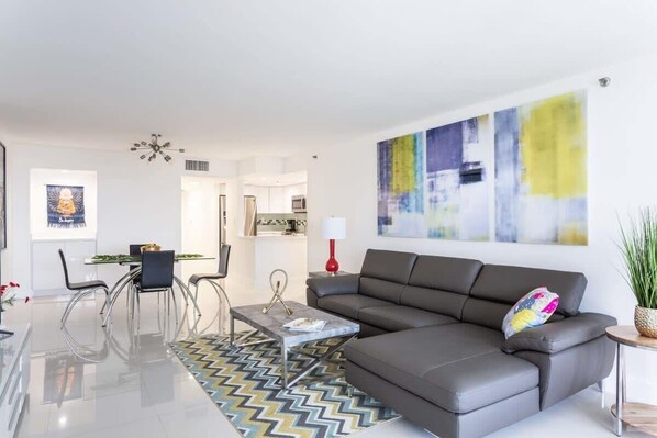 Televisión y oficina 