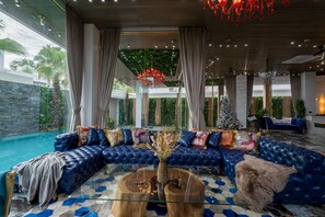 Grand Ten-Bedroom Villa with Private Pool and Sauna | 고급 침구, 객실 내 금고, 각각 다른 스타일의 인테리어, 각각 다르게 가구 비치