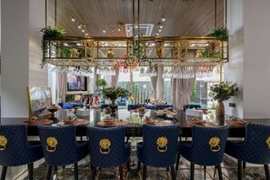Grand Ten-Bedroom Villa with Private Pool and Sauna | 고급 침구, 객실 내 금고, 각각 다른 스타일의 인테리어, 각각 다르게 가구 비치