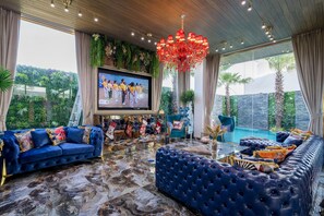 Grand Ten-Bedroom Villa with Private Pool and Sauna | Premium bedding, in-room safe, individually decorated - Premium Pool Villas Pattaya (Pattaya)