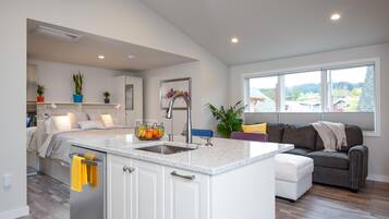 1 bedroom, iron/ironing board, free WiFi, bed sheets