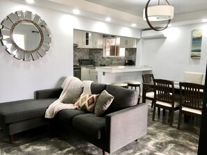 Smart TV y futbolito 