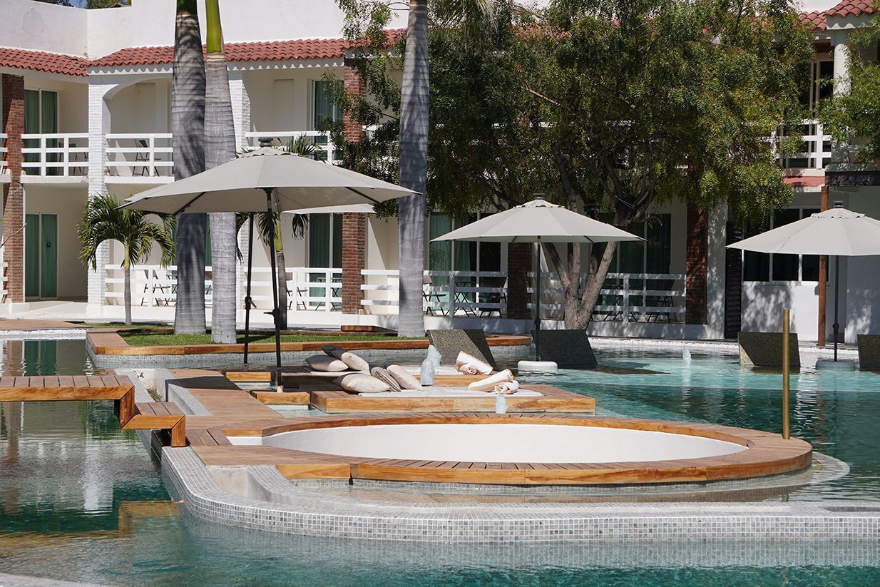 outdoor pool, open 8:00 am to 8:00 pm, pool umbrellas, pool loungers