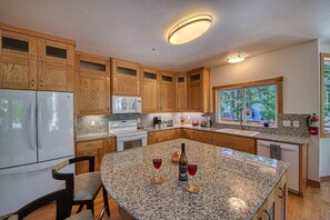 Micro-ondes, four, plaque de cuisson, lave-vaisselle