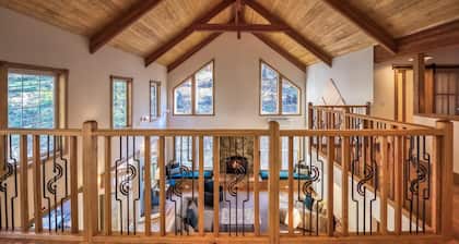 Un Kojoji Hela Koca en el idioma de los indios Miwok se traduce como "A Blue Sky Lodge"