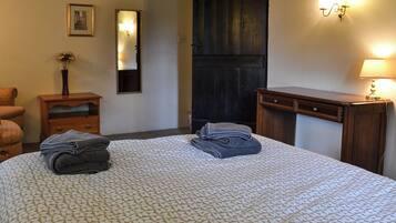 6 bedrooms, free WiFi, bed sheets